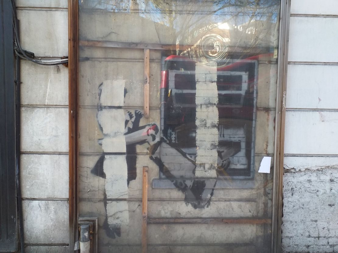 CNNE 596135 - cnn banksy 8