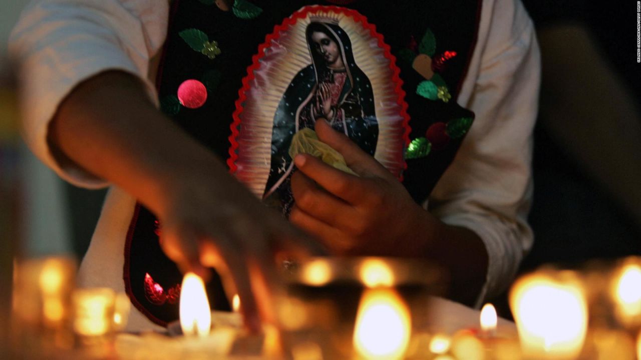 CNNE 596165 - mexicanos celebran con musica y fe a la virgen de guadalupe