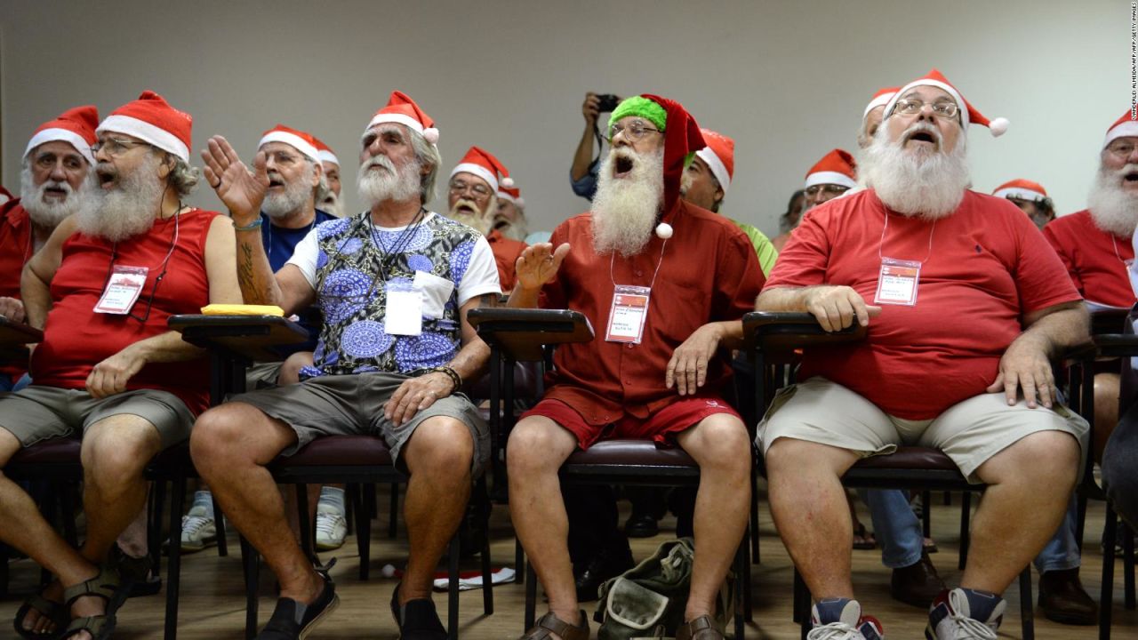 CNNE 596342 - esta es la divertida escuela de santas en brasil