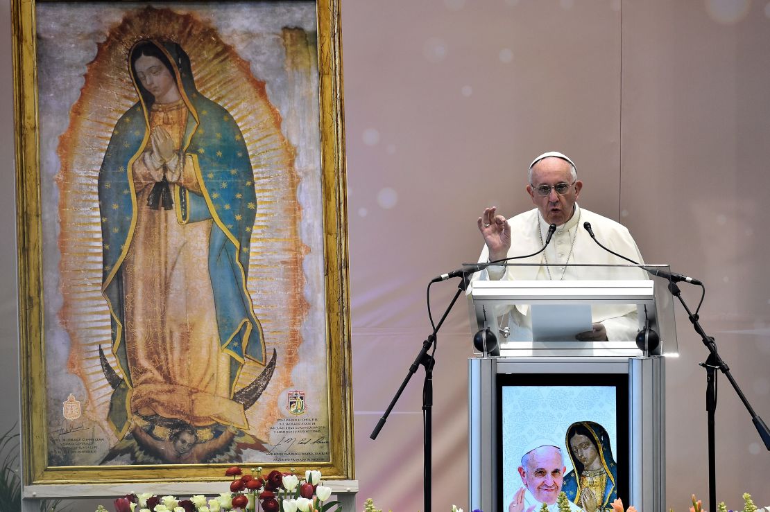 El papa Francisco visitó a la Virgen de Guadalupe el 13 de febrero de 2016 (GABRIEL BOUYS/AFP/Getty Images).