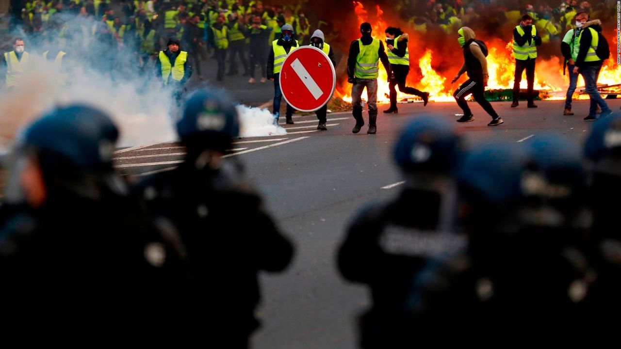 CNNE 596413 - la insurreccion francesa- ¿pone en peligro la zona euro?