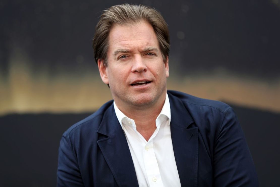 "Después de reflexionar sobre esto, entendí que mis palabras no fueron graciosas ni apropiadas, y lamento el dolor que esto le causó a Eliza", dijo Michael Weatherly a The New York Times (VALERY HACHE/AFP/Getty Images).