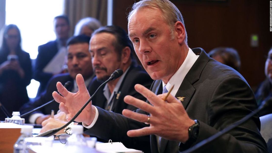 Ryan Zinke dejará de ser secretario de Interior de Estados Unidos a finales de este año.