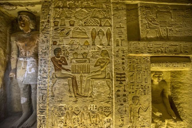 Saqqara es también el hogar de la famosa pirámide escalonada.