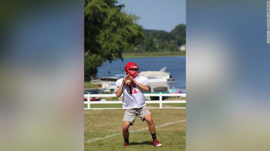 Maison Hullibarger jugó para el equipo de fútbol de Bedford High School en Temperance, Michigan.