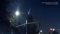 CNNE 598674 - asi fue captada una bola de fuego cayendo del cielo en california