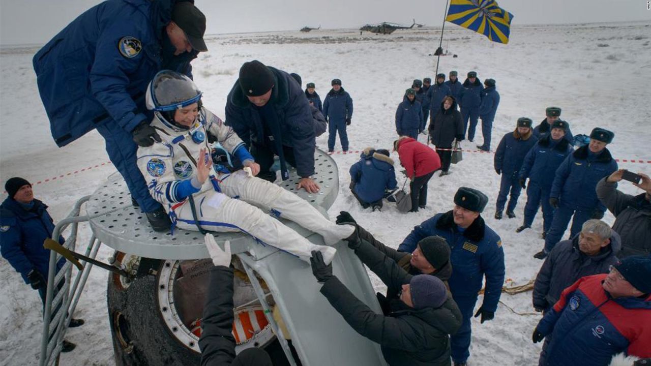 CNNE 598676 - tres astronautas regresan a la tierra