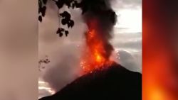 CNNE 599361 - tsunami en indonesia- el volcan krakatoa sigue en actividad