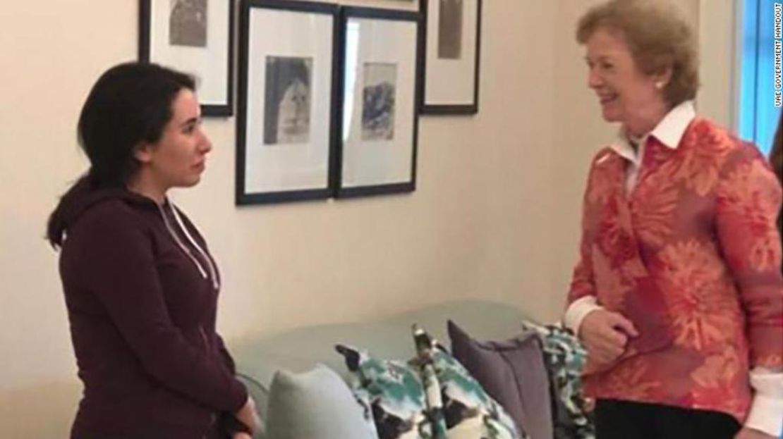 Sheikha Latifa es vista con Mary Robinson, exalta comisionada para los Derechos Humanos de la ONU, el 15 de diciembre de 2018.