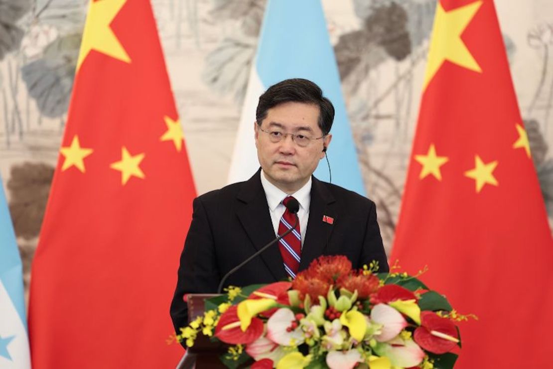 Qin Gang, exministro de Exteriores de China, fue reemplazado tras semanas sin aparecer en público, ahondando el misterio de su destino final como miembro del Partido Comunista de China.