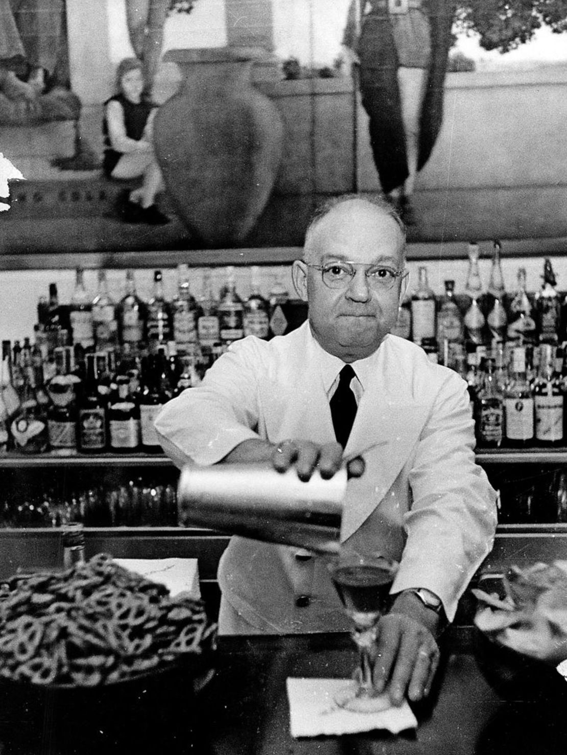 Fernand Petiot, barman del Harry's New York Bar de París. Agencia el Universal/GDA/AP