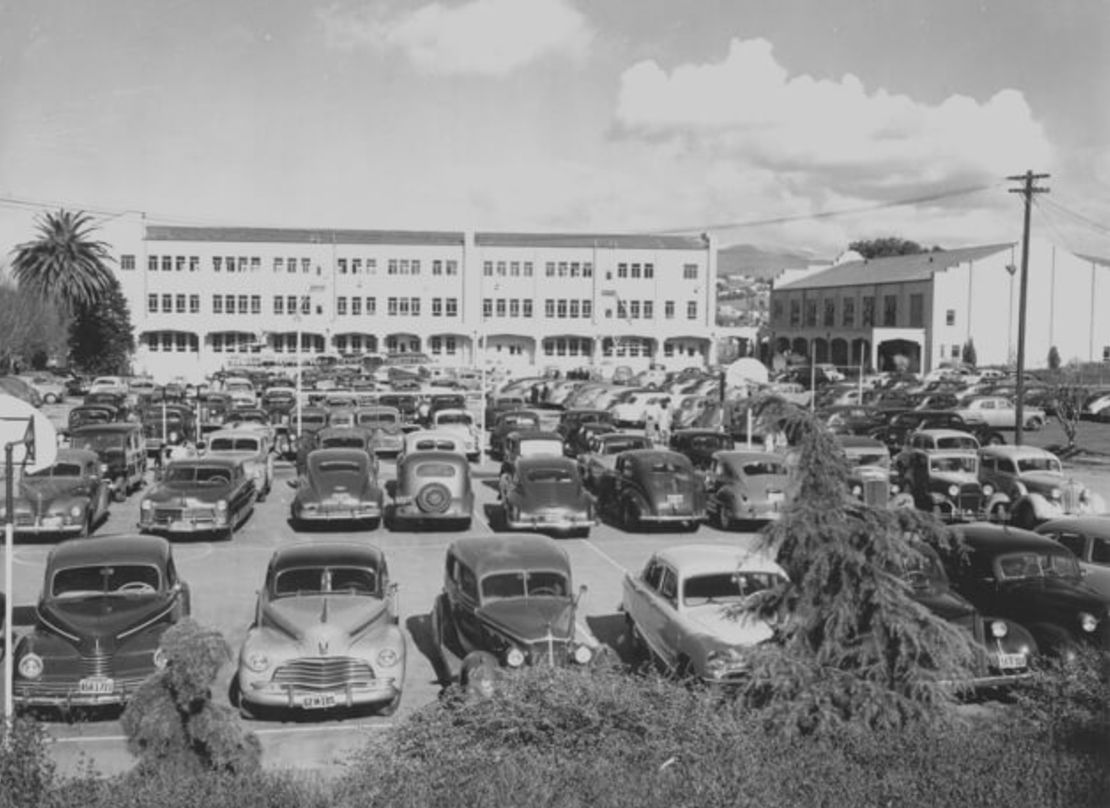 El nuevo edificio de la escuela en Don Bosco College. Esta foto fue tomada ocho años antes de que George Stein comenzara a estudiar en la escuela. Crédito: Facebook / Salesian College Preparatory