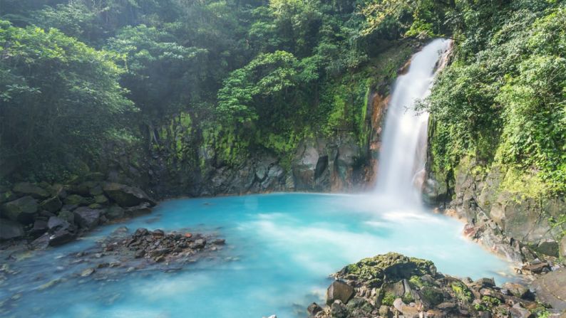 Maureen O'Hare, editora de viajes en Londres — ¿A dónde espera ir en 2019?: No sé si Costa Rica cumplirá mis fantasías en technicolor: selvas verdes repletas de osos perezosos y monos y cascadas a piscinas naturales. Me gustaría averiguarlo.