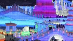 CNNE 600374 - esculturas gigantes de hielo son la atraccion de un festival en china