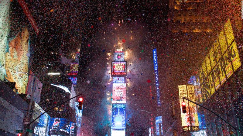 Toma forma la tradicional esfera de cristal en times square | cnn