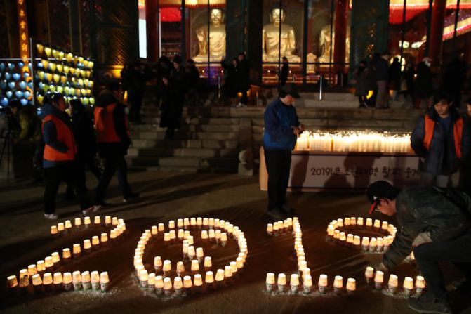 En Seúl, Corea del Sur, la gente celebró en el templo budista de Jogyesa.