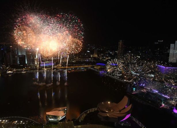 Marina Bay, en Singapur, vibró con los fuegos artificiales para recibir el 2019.