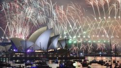 CNNE 601131 - el mundo recibe el 2019 con fiesta y fuegos artificiales