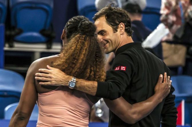 A pesar de ello, Serena se regocijó por enfrentarse a Federer. "Fue una gran experiencia, estoy triste de que haya terminado, apenas estaba calentando", bromeó.