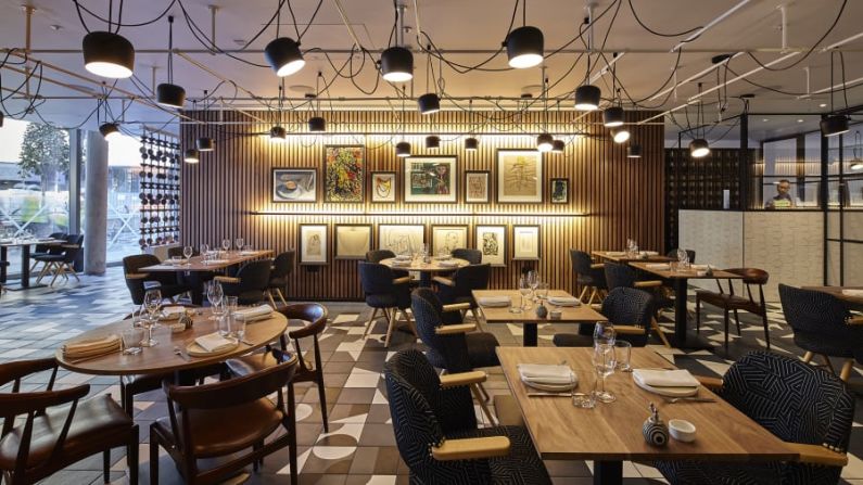 ArtYard Bar & Kitchen — Este restaurante recientemente abierto en el nuevo Hotel Bankside de Londres tiene un diseño cortesía de Dayna Lee, del reconocido Powerstrip Studio de Los Ángeles.