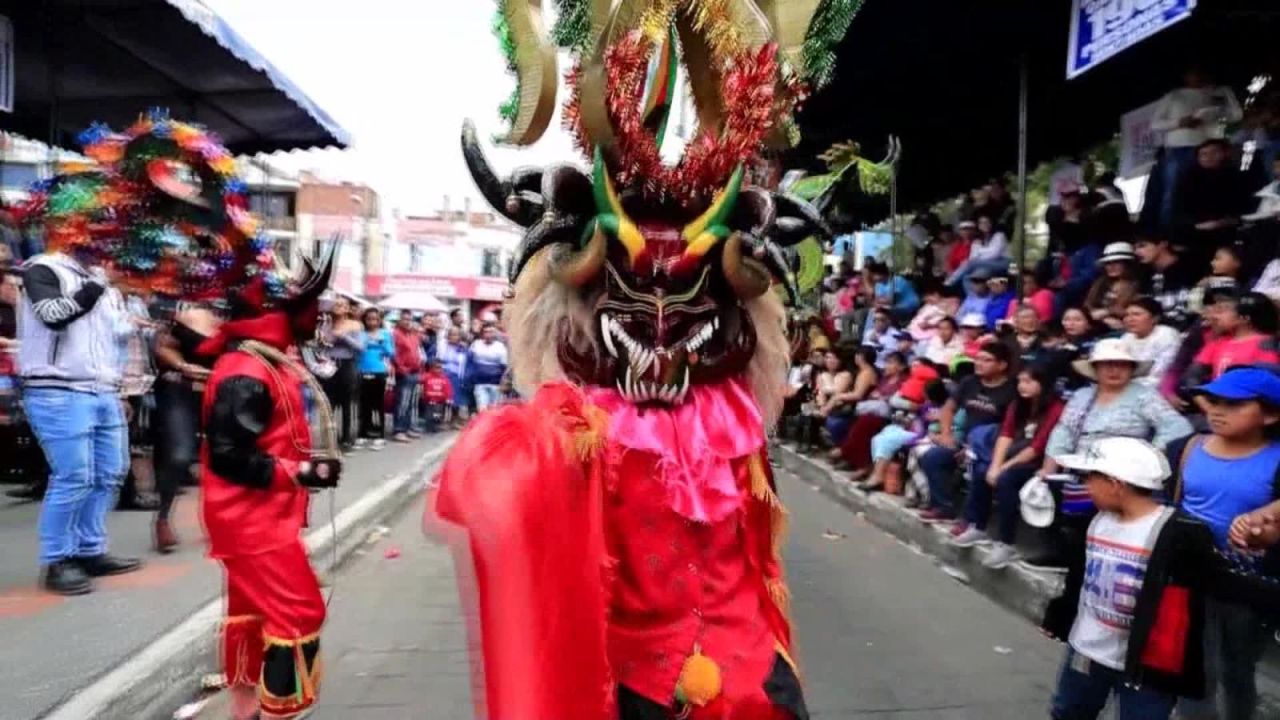 CNNE 601751 - los diablos del pillaro, una tradicion que pone a bailar a los andes ecuatorianos