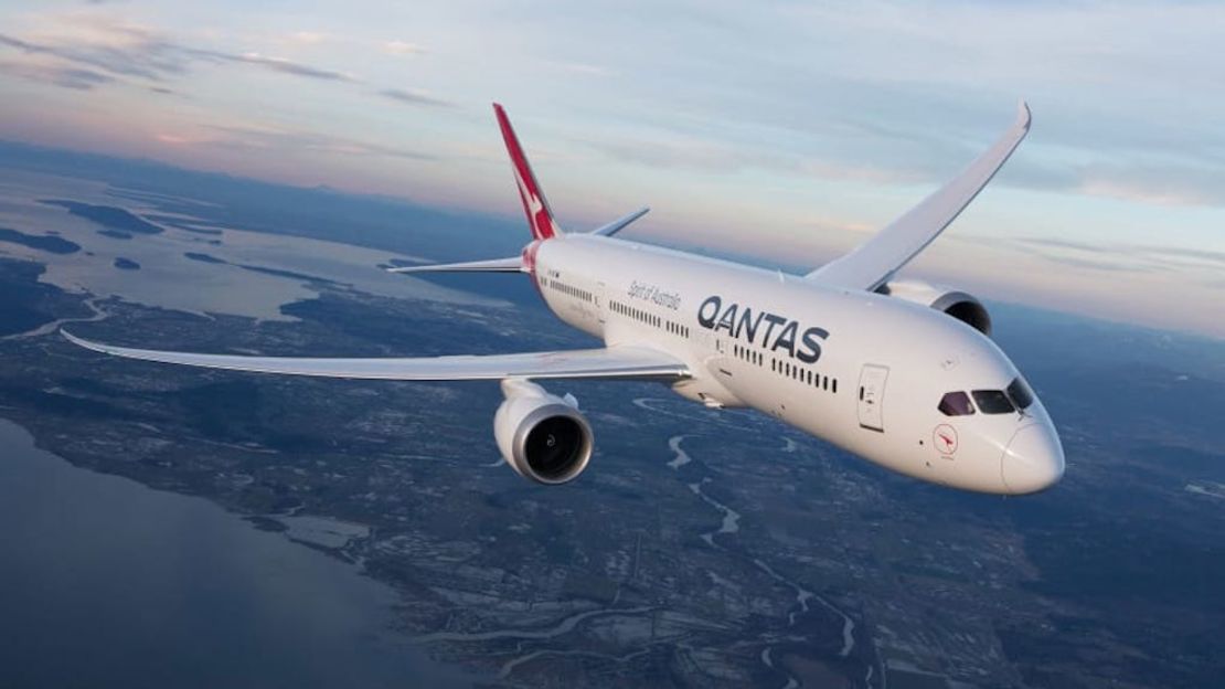 CNNE 601769 - qantas-airplane-flight