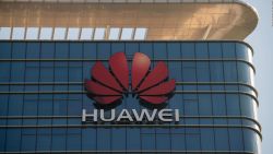 CNNE 601894 - academico estadounidense defiende a huawei, ¿por interes?