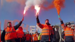 CNNE 603010 - manifestaciones en espana por cierre de multinacional alcoa