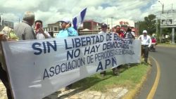 CNNE 603265 - periodistas huyen de nicaragua y los diarios se quedan sin papel y tinta