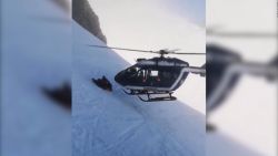 CNNE 603358 - video muestra un impresionante rescate en helicoptero