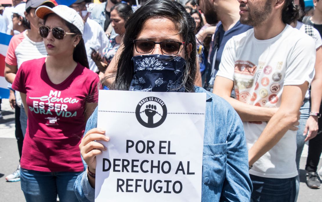 CNNE 604213 - costa rica-nicaragua-xenophobia-march