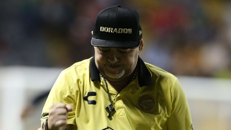 Diego maradona fue operado de un hernia abdominal en argentina | cnn