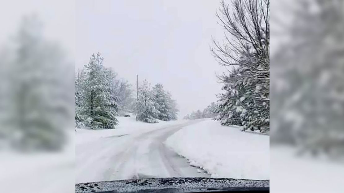 CNNE 604702 - 190112125834-02-missouri-winter-storm-0112