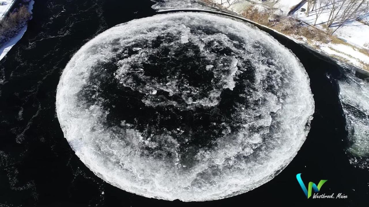 CNNE 605186 - un espectaculo de hielo sobre un rio en maine