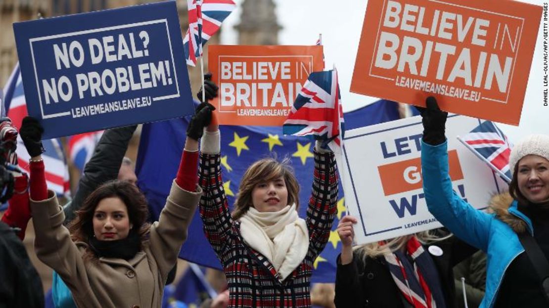 CNNE 605215 - 190115144216-02-brexit-0115-demonstrators-exlarge-169