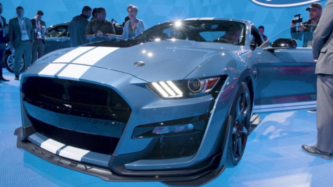 El nuevo Mustang Shelby GT500 de Ford fue presentado en el Salón del Automóvil de Detroit.