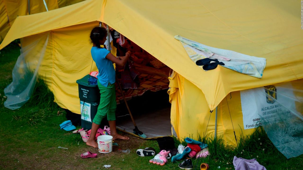 CNNE 605460 - bogota desmonta campamento para venezolanos