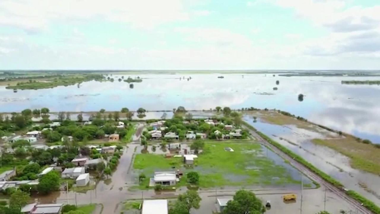 CNNE 605819 - intensas lluvias inundan varias provincias en argentina