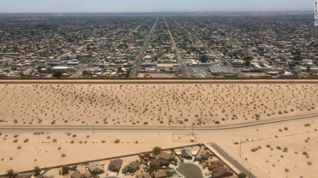 El muro fronterizo en la zona de Yuma, Arizona.