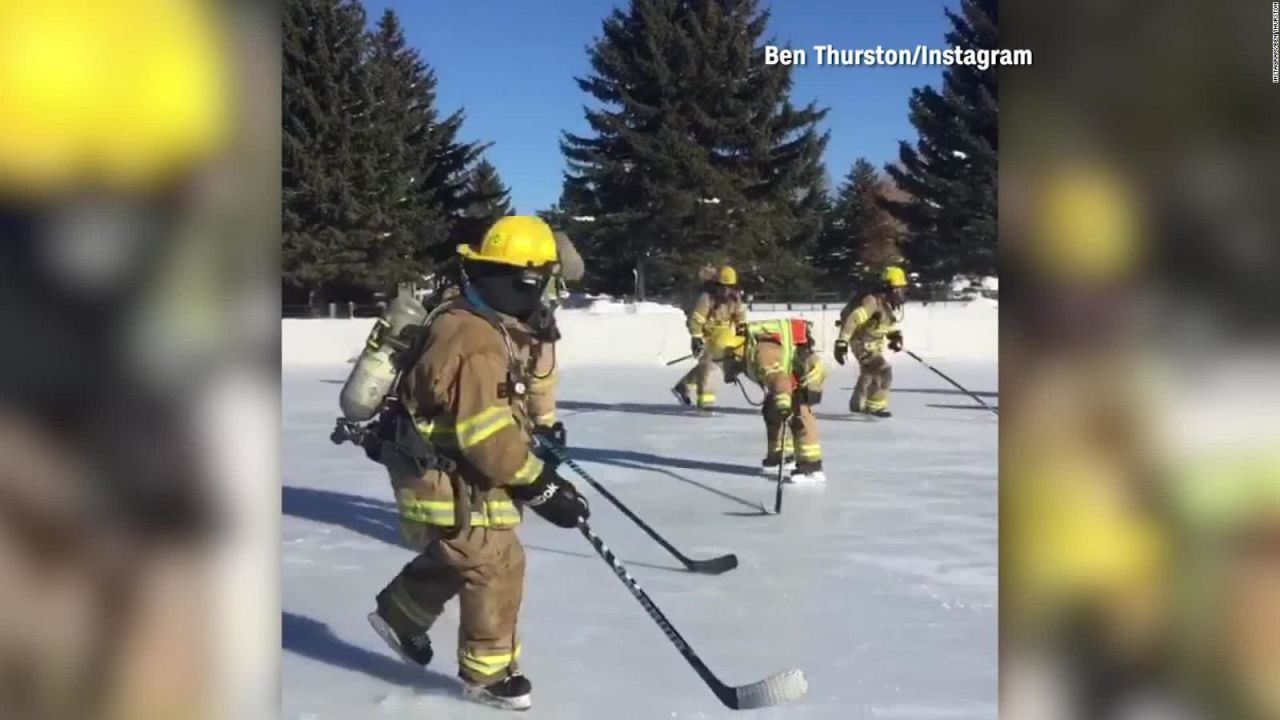 CNNE 606686 - estos bomberos se ejercitan de una manera muy divertida