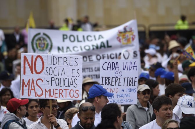 Tras el atentado, el presidente Iván Duque restableció las órdenes de arresto de 10 negociadores de paz del ELN que forman parte de la delegación del grupo guerrillero en las conversaciones con Cuba.