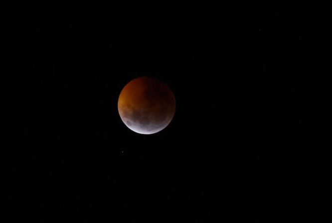 La superluna desde Encarnación, Paraguay.