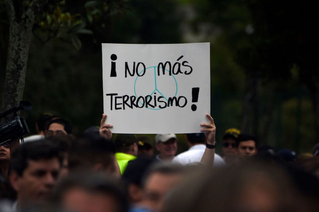 Imagen de la marcha por la paz y contra el terrorismo en Bogotá el domingo.