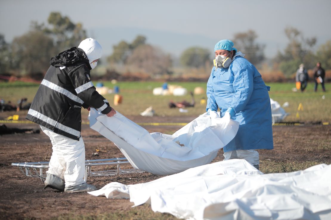 CNNE 607344 - an explosion in a pemex pipeline causes at least 20 dead