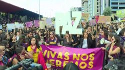 Imagen ilustrativa de movilización en Ecuador por los femicidios.