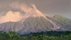 CNNE 607750 - guatemala en alerta por volcan de fuego