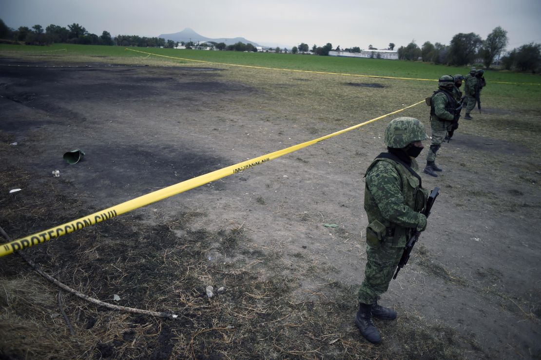 CNNE 607781 - mexico-oil-fire-disaster