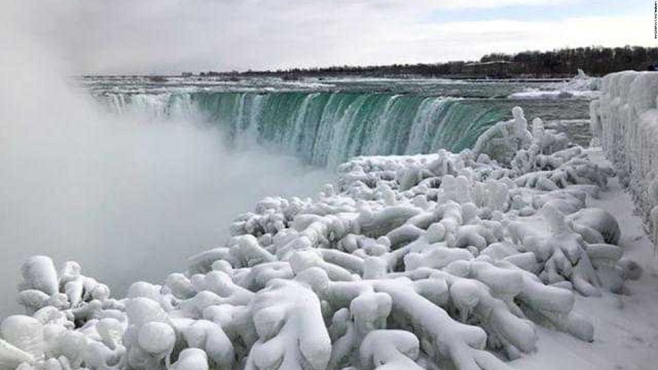 CNNE 607851 - las cataratas del niagara majestuosas y congeladas