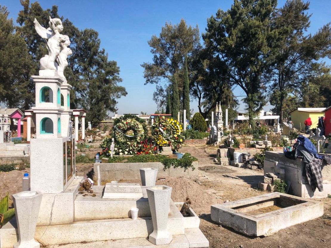 El cementerio de Tlahuelilpan se ha quedado sin espacio. Crédito: Krupskaia Alís/CNN