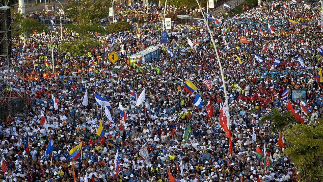 CNNE 608062 - miles de jovenes esperan la llegada del papa a panama